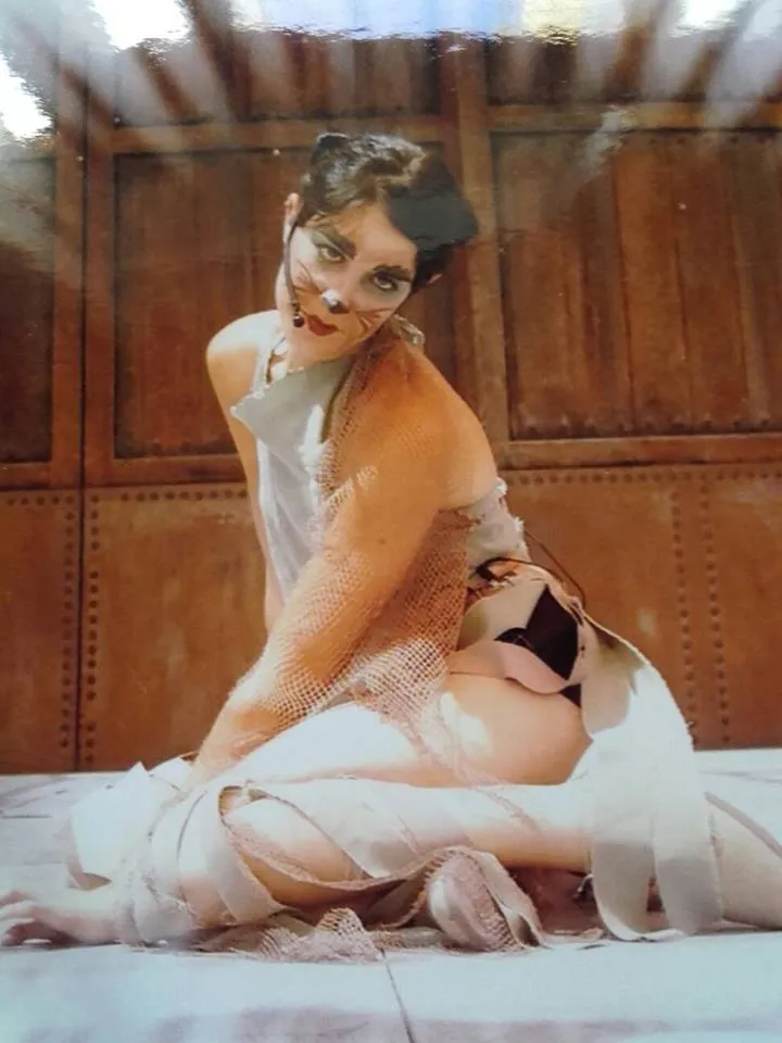 Belén Cobos en Isla Mágica 2004 — actuación